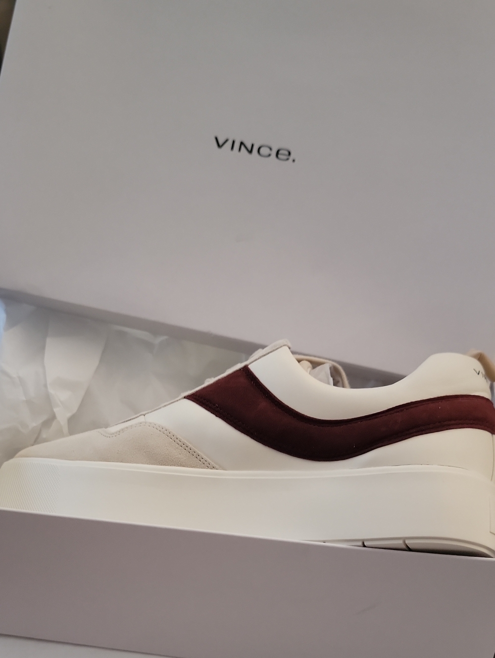 Vince Womens NWT, SZ 10m, White & Burgundy Low-Top Sneaker